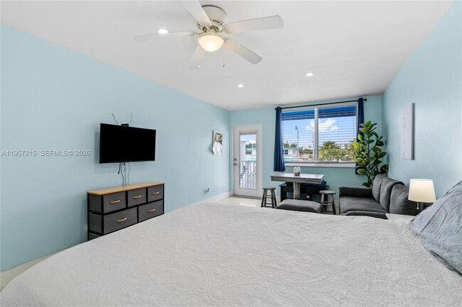 Building Photo - 4228 N Ocean Dr