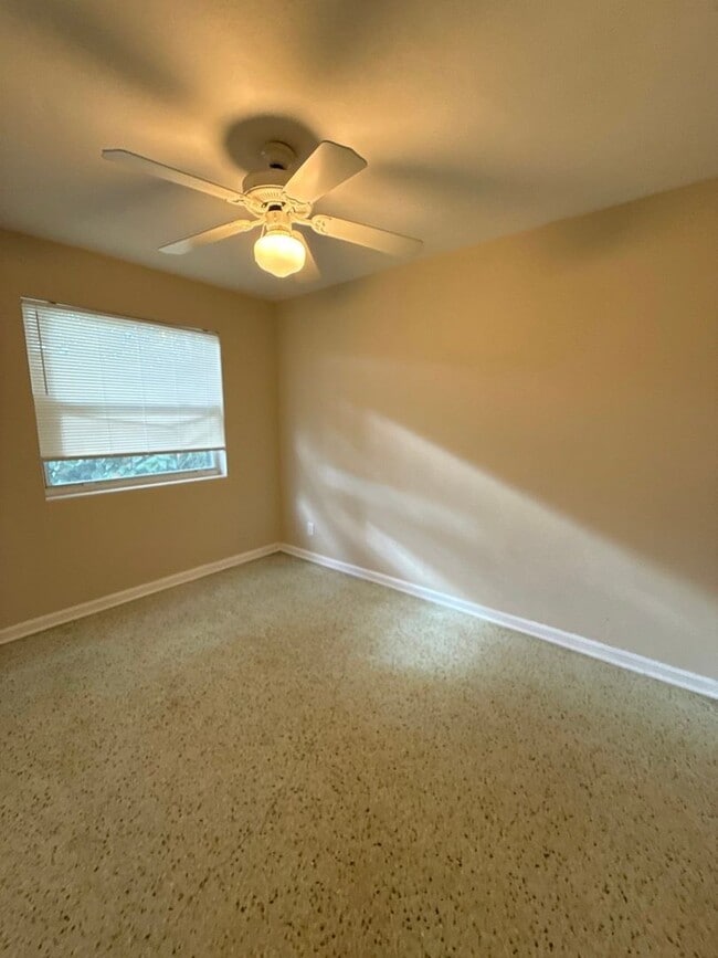 Building Photo - Nice 2 Bedroom on Quiet Street right off Atlantic