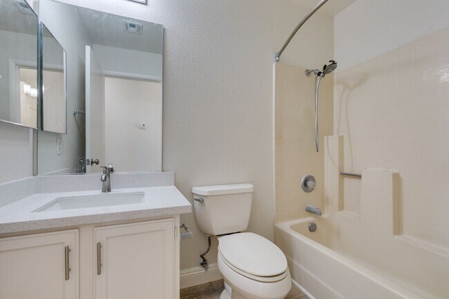 Building Photo - Charming 3-Bedroom Home with Covered Patio