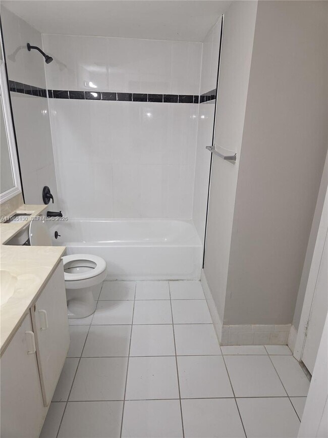 Building Photo - 9755 Westview Dr