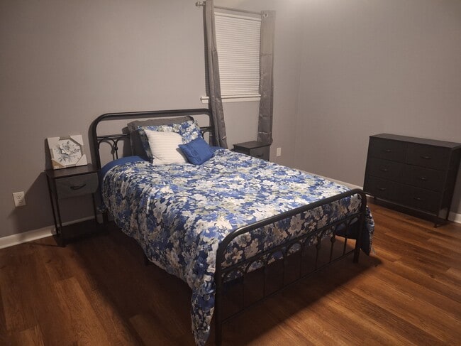 Primary Photo - 525 Transit Cir
