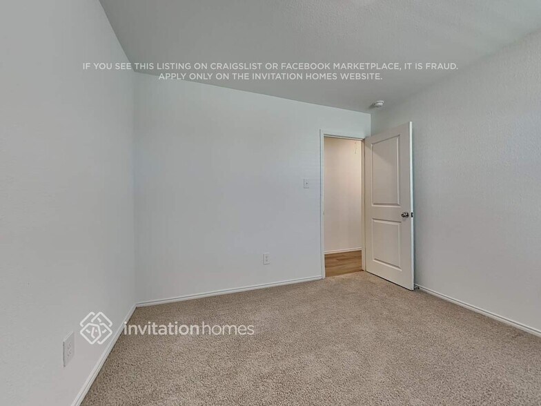 Building Photo - 3200 Crestone Dr