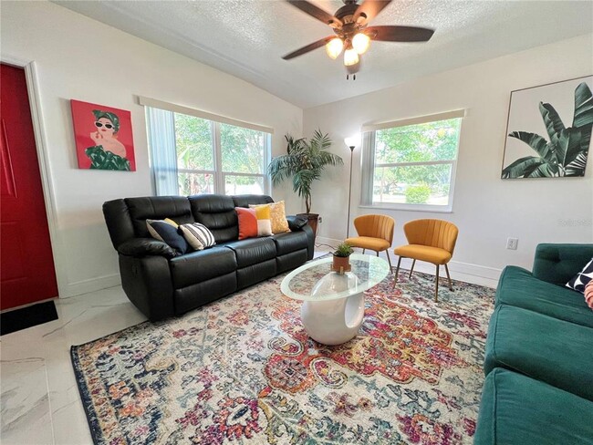 Building Photo - 2173 Riviera Dr