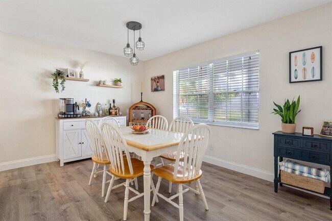 Building Photo - 2455 NE 51st St