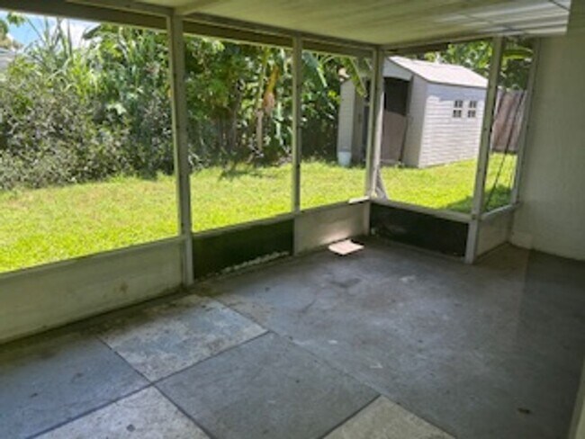 Building Photo - AVAILABLE NOW!!  Well maintained 2/2 in a ...