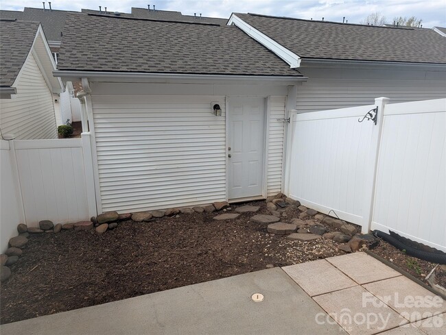 Building Photo - 174 Singleton Rd