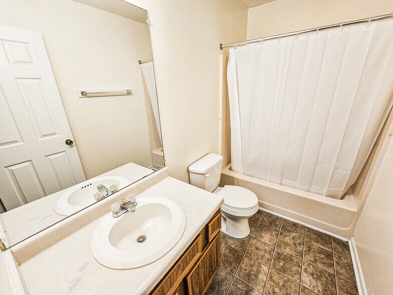 Building Photo - 117 Bybee Dr