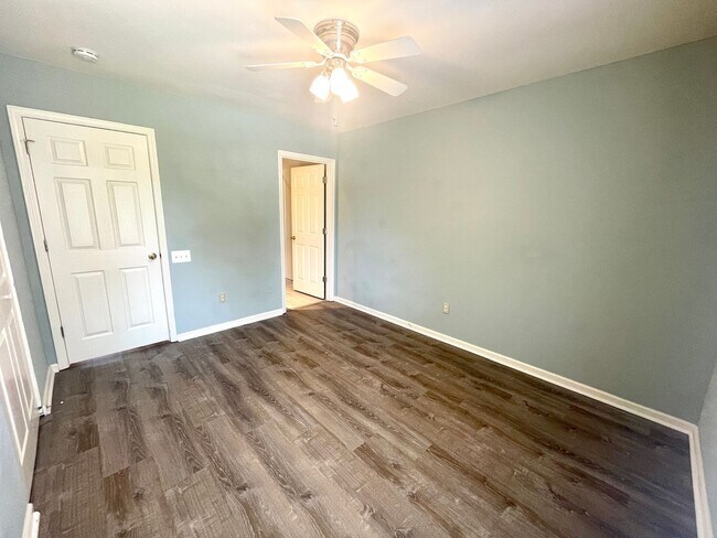 Building Photo - 3 Bedroom, 2 Bath Townhome in Park West of...