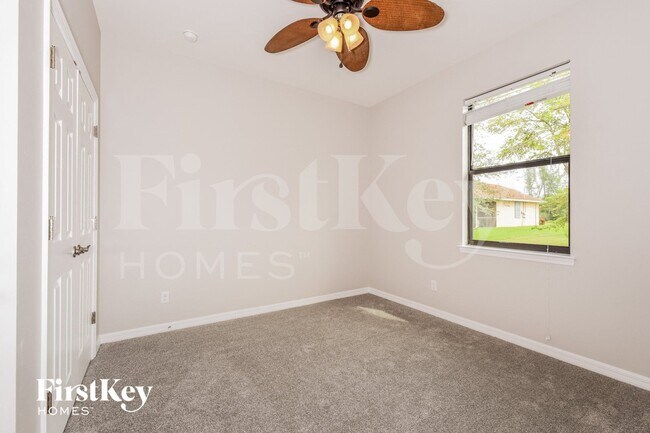 Building Photo - 2717 SW 18th Ave