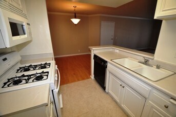 Building Photo - 6041 Fulton Ave