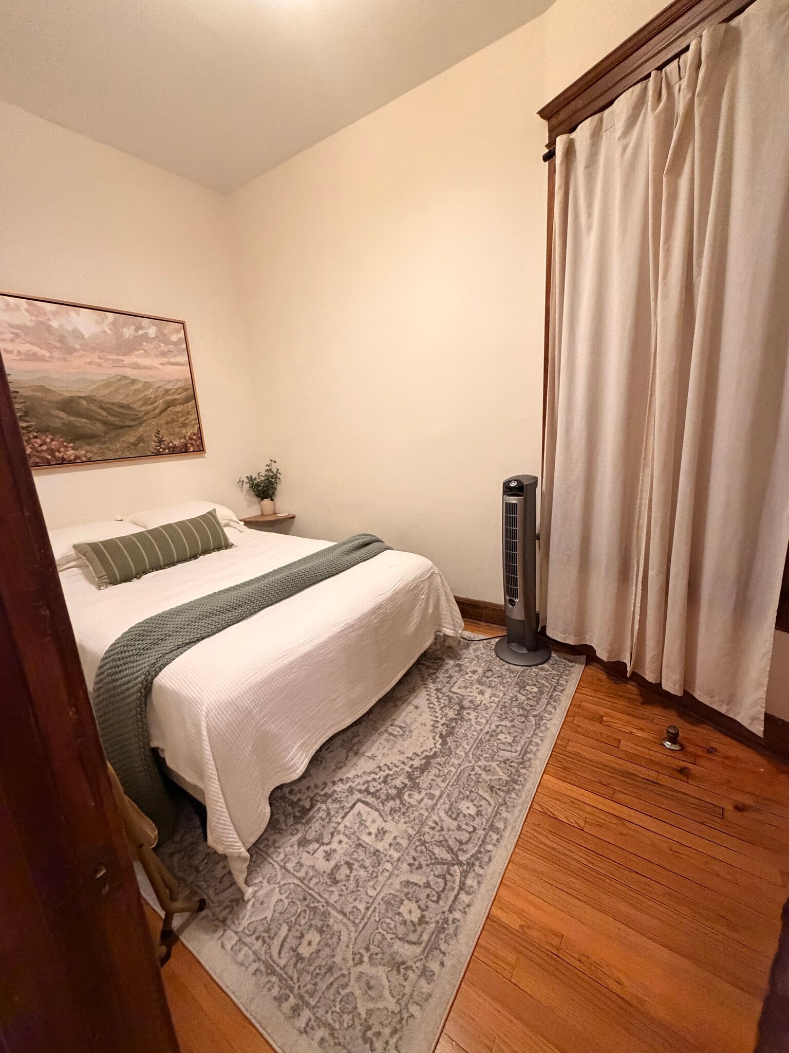 Building Photo - 1037 N Damen Ave