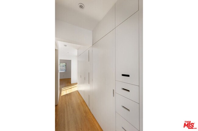 Building Photo - 631 Cross Ave