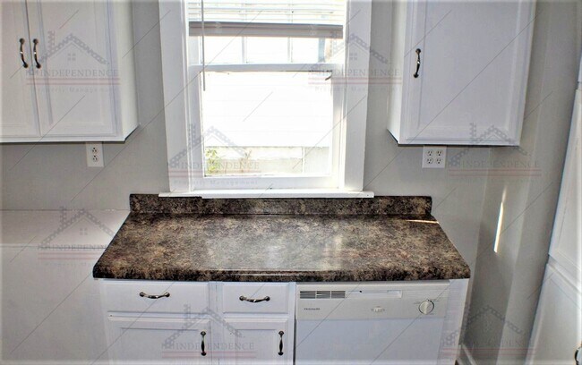 Building Photo - Updated Single Family Home in Montgomery C...
