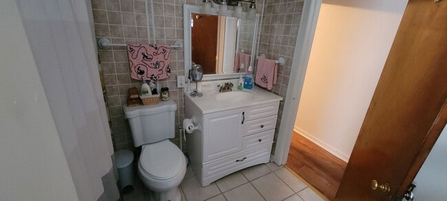 Building Photo - 2 Bedroom Home