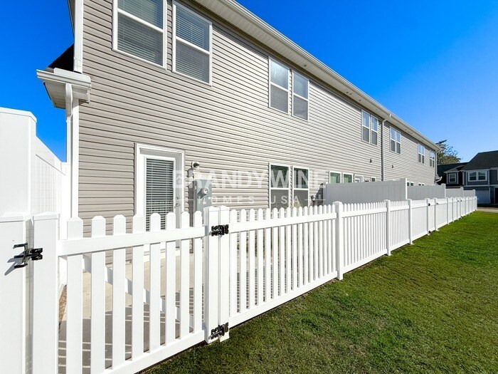 Building Photo - 912 Coosaw Pl