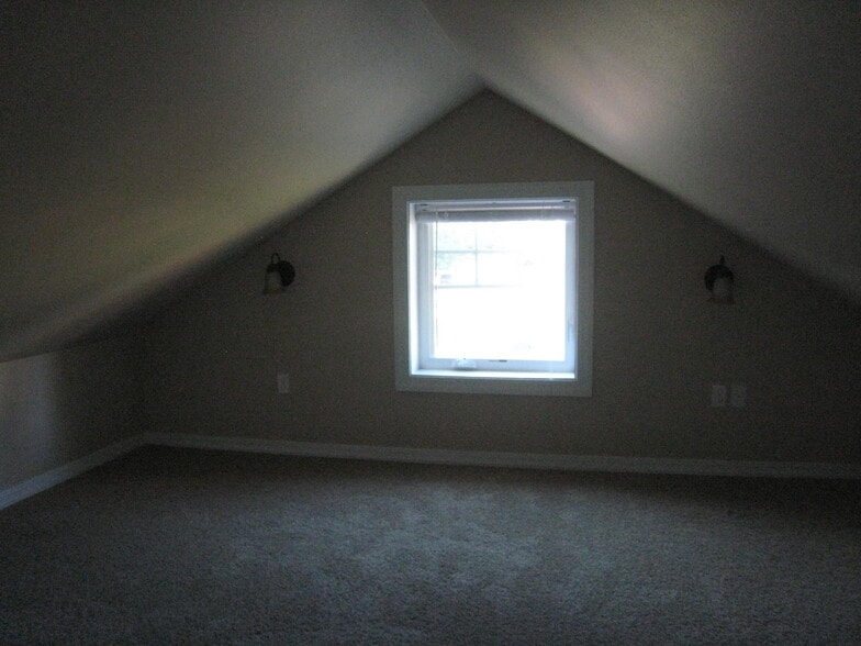 Building Photo - 1427 W Buckeye Ave