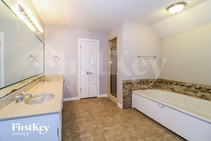 Building Photo - 7780 Hawkcrest Dr