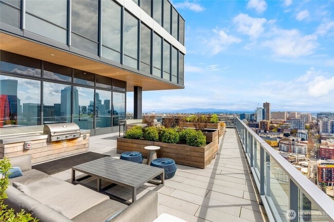Building Photo - Seattle - Modern 1-Bedroom Condo with Stun...