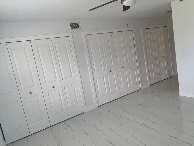 Building Photo - 2786 Tennis Club Dr