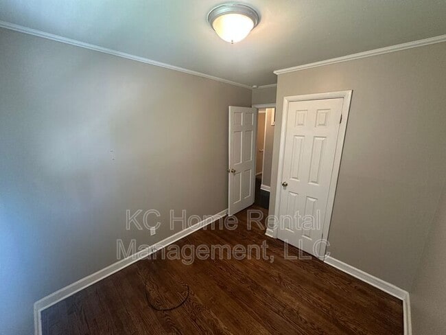 Building Photo - 10905 E 47th St