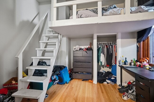 Building Photo - 6 bed/2 bath on Wheeler St., Mins. from UC for Only $650/pp ($3900/mo)!