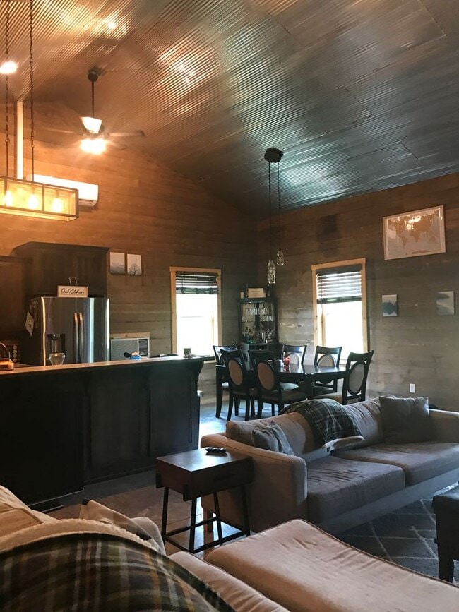 Building Photo - Barn dominium