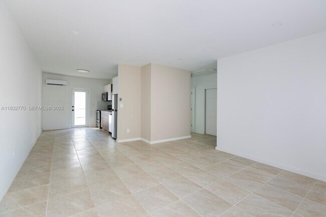 Building Photo - 7800 NE 10th Ct