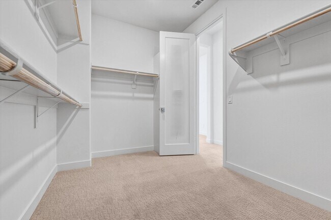 Building Photo - 2058 Hollyleaf Ter
