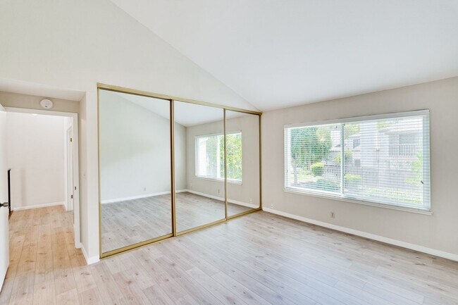 Building Photo - 6651 Bunker Hill Ct