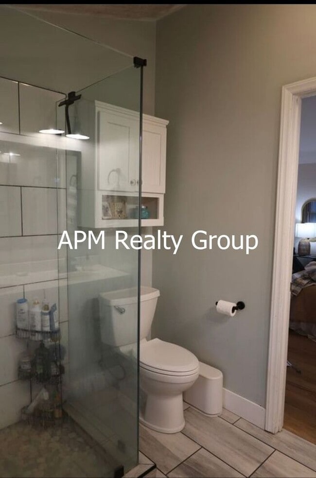 Building Photo - Private Country Feel Close to Downtown Chapin