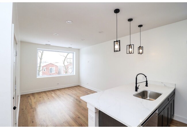 Building Photo - 1249 S Kedvale Ave