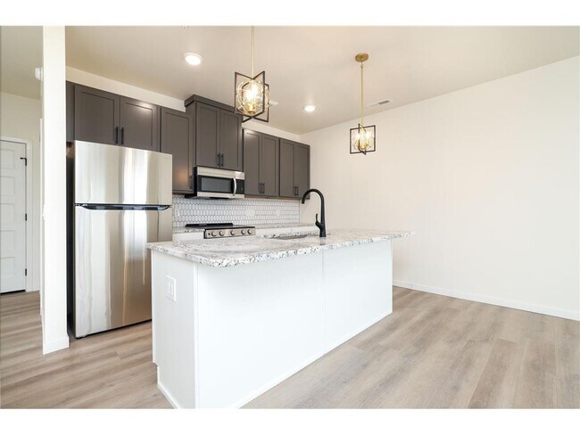 Building Photo - 28 7th St NE