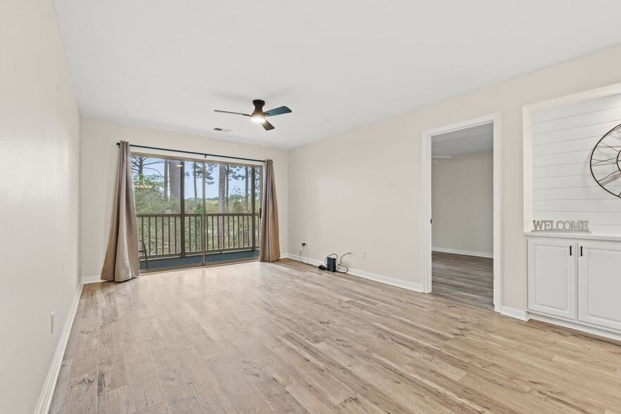 Building Photo - 412 Pinehurst Ln