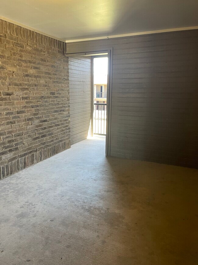 Building Photo - Casablanca Condo #121