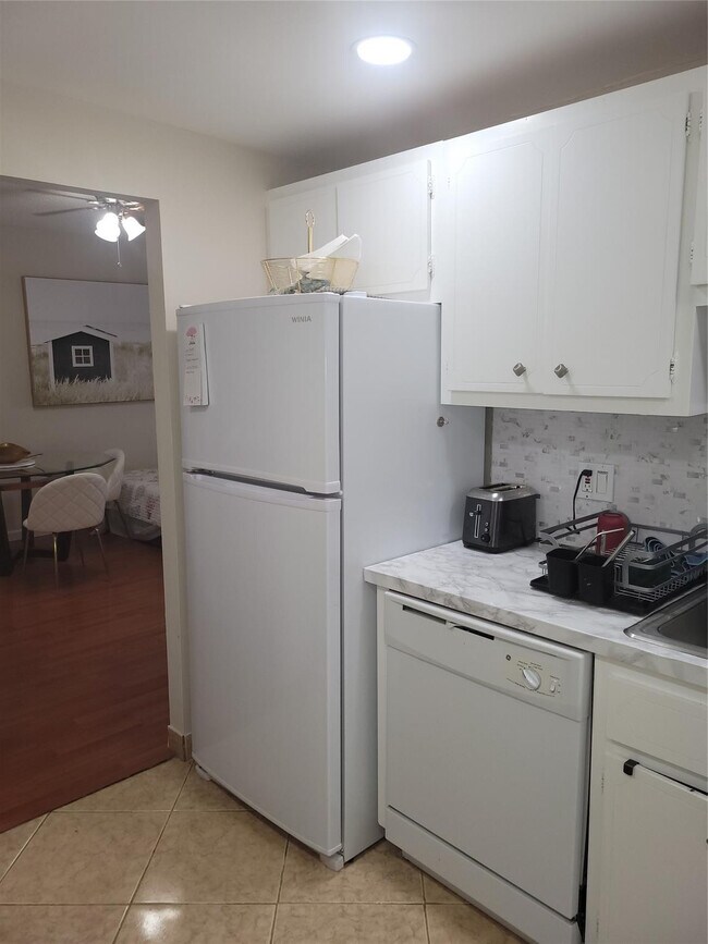 Building Photo - 1980 S Ocean Dr