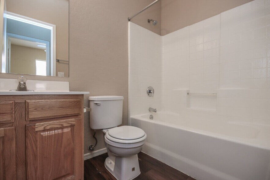 Building Photo - 11170 W Holly St