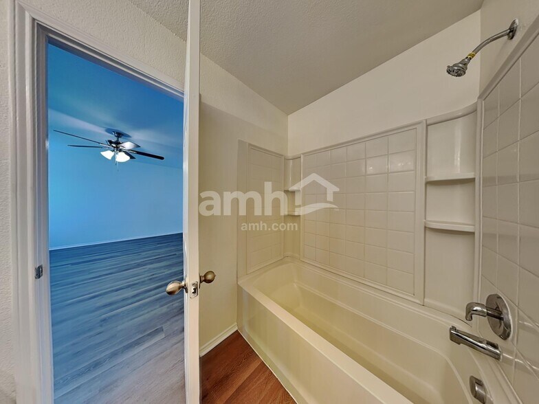 Building Photo - 506 Azalea Dr