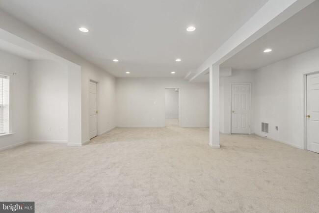 Building Photo - 7616 Great Dover St