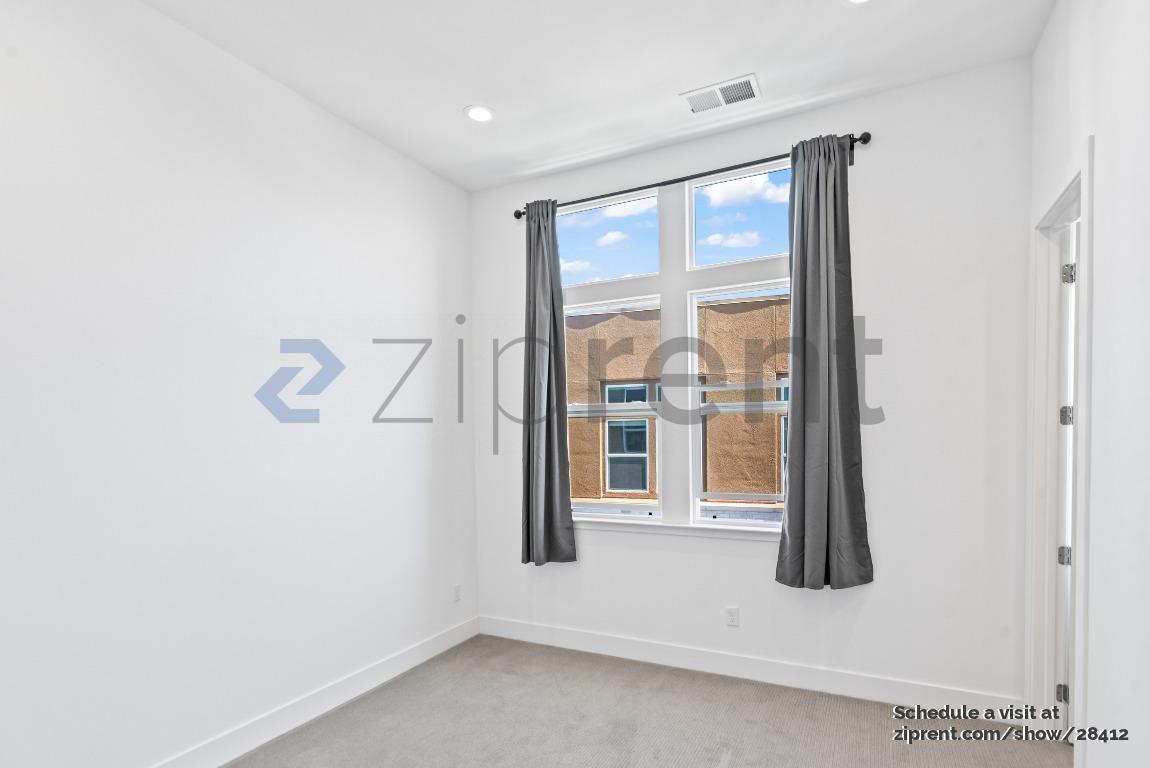 Building Photo - Unit