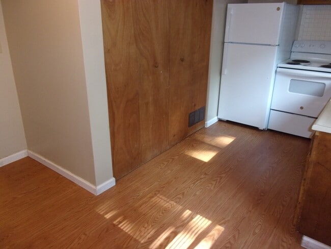 Building Photo - 473 Brentwood Dr