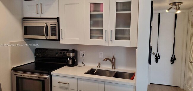 Building Photo - 467 Golden Isles Dr