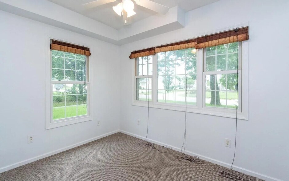 Building Photo - 4003 Marigold Dr