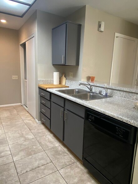 Kitchen - 2035 S Elm St