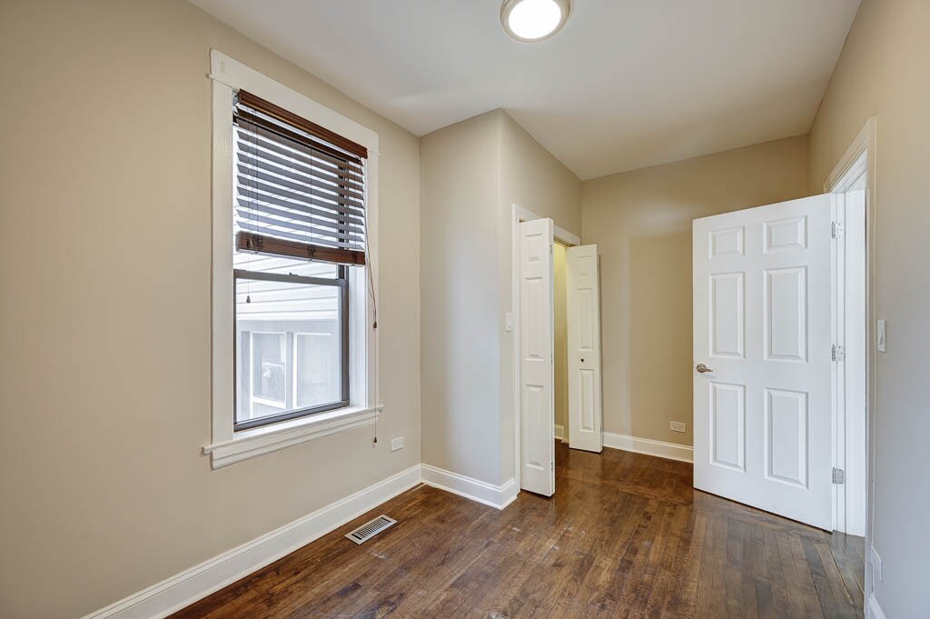 Building Photo - 2013 N Hoyne Ave