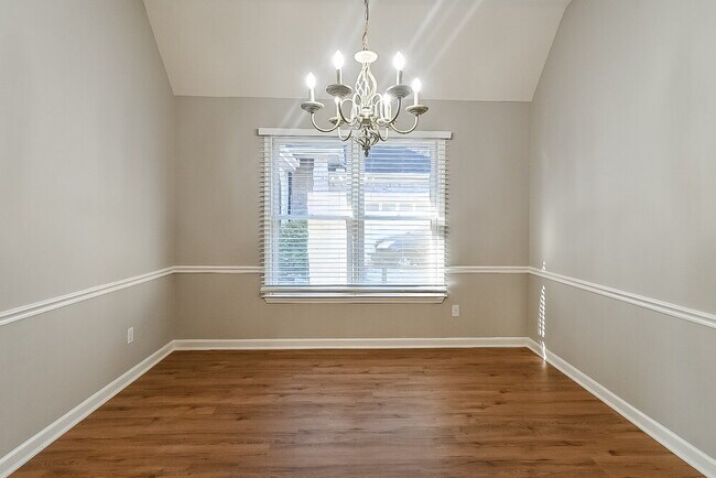 Building Photo - 6480 Cheyenne Dr