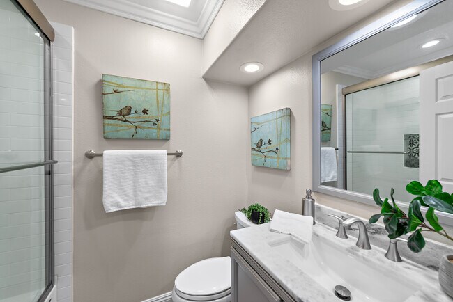 Building Photo - 1 Brisa Del Lago