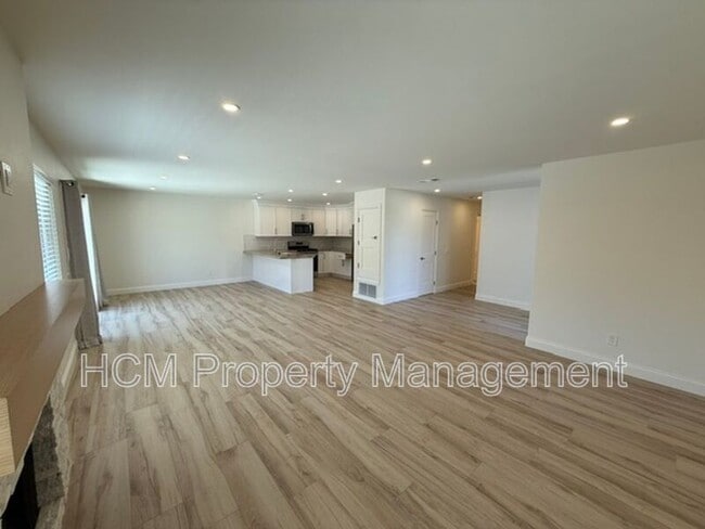 Building Photo - 3328 Paseo Halcon