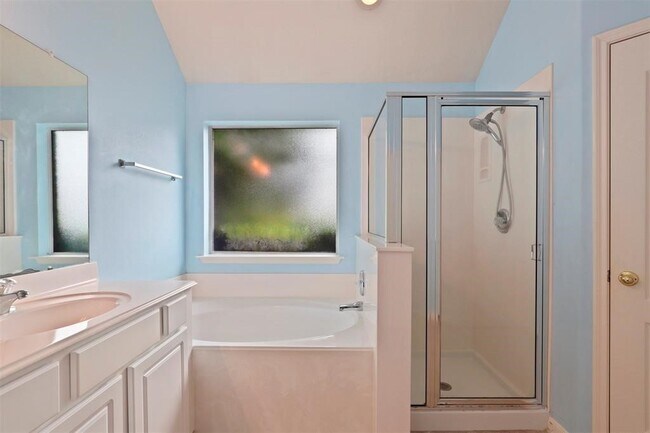 Building Photo - 11618 Columbia Pines Ln