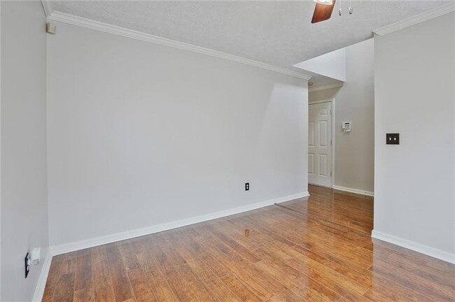 Building Photo - 4910 Lakebrooke Run