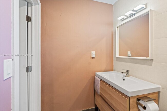 Building Photo - 2447 Wilson St